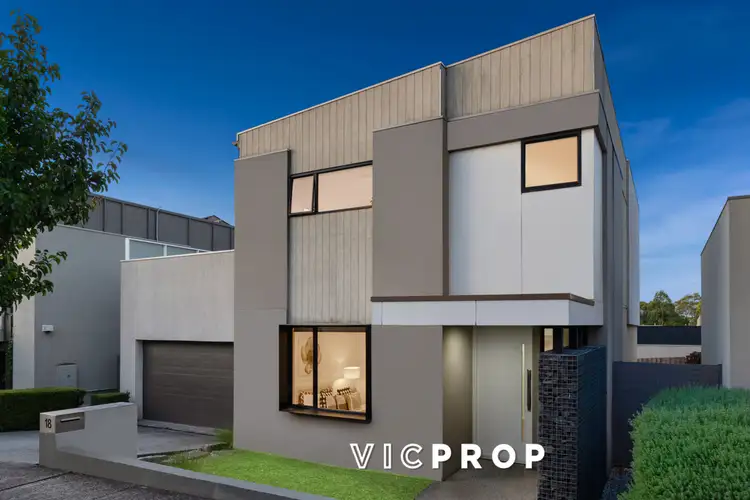 18 Muyan Circuit, Burwood VIC 3125