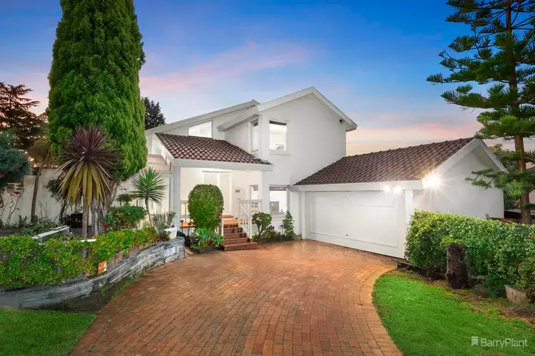 16 Monomeath Close, Doncaster East VIC 3109