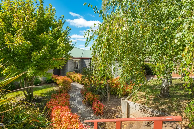 15 Clover Court, Romsey VIC 3434