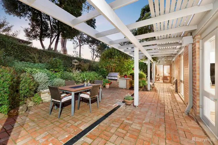 18 Pine Crescent, Ringwood North VIC 3134