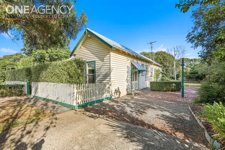 Fifth view of Homely house listing, 1 Charlwood Court, Drouin VIC 3818