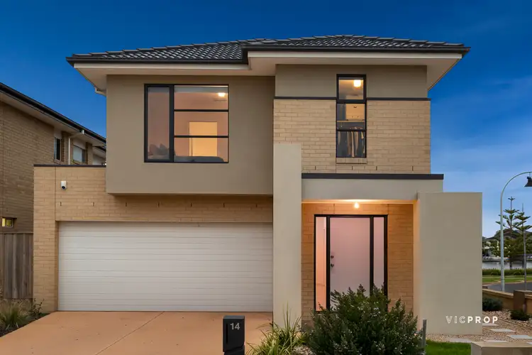 14 Seabreezer  Place, Sanctuary Lakes VIC 3030