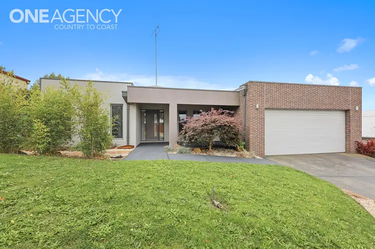 Second view of Homely house listing, 19 Cromie Drive, Warragul VIC 3820