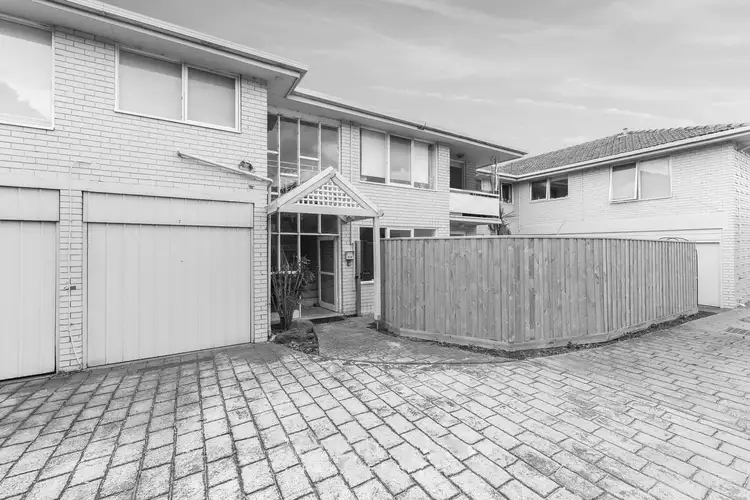 4/8 Kokaribb Road, Carnegie VIC 3163