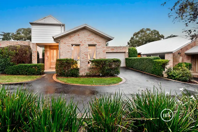 2/23 Woodland Grove, Montmorency VIC 3094