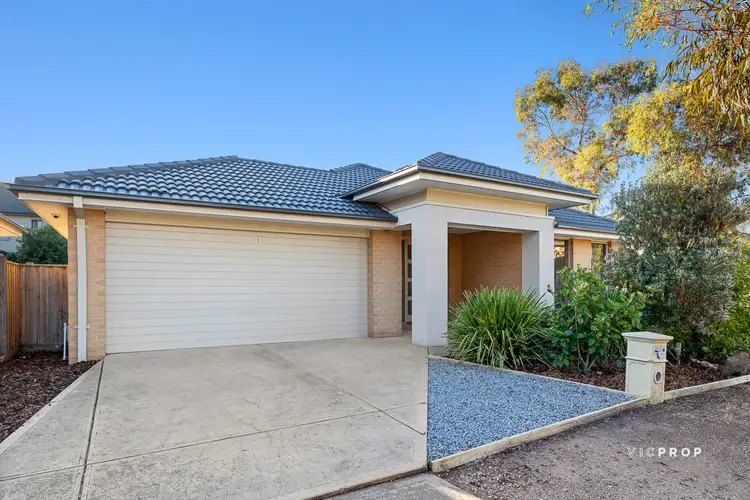 3 Fifth Avenue, Sanctuary Lakes VIC 3030