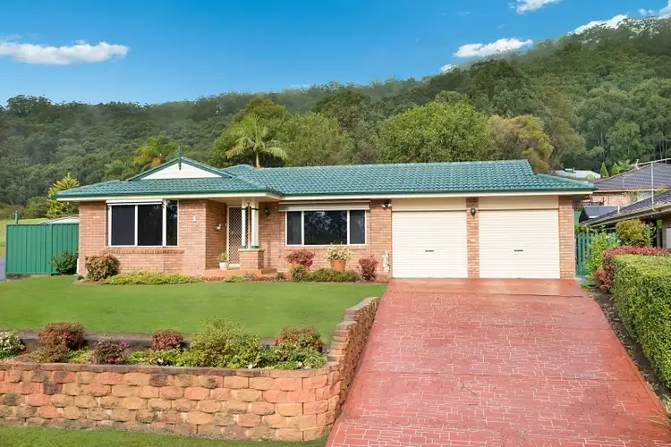 1 Alecia Close, Green Point NSW 2251