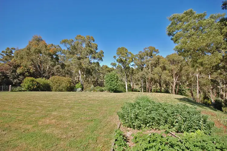 2/2 Chatfield  Avenue, Daylesford VIC 3460