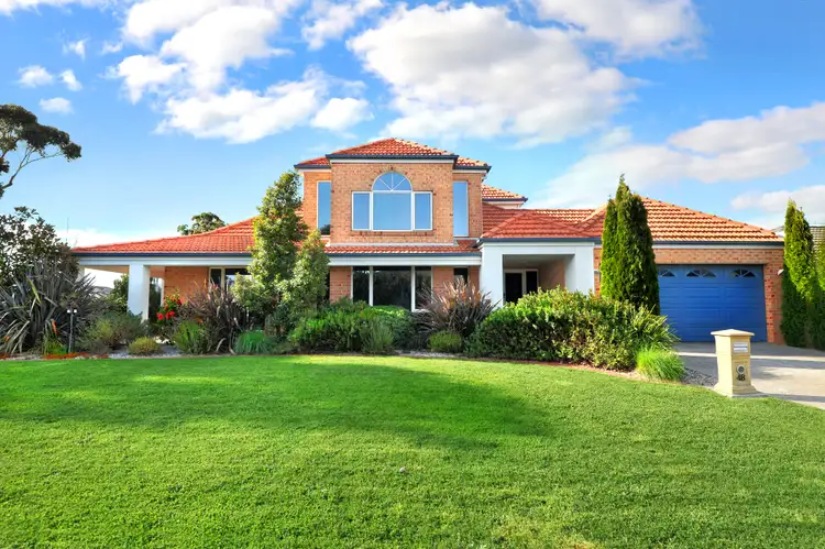 48 St Helens Avenue, Lake Gardens VIC 3355
