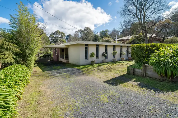 16 Bayview Road, Emerald VIC 3782