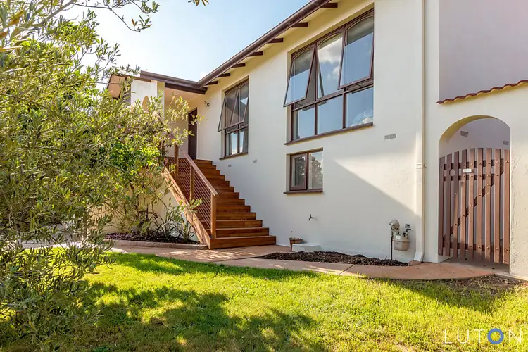 27 Mirrabucca Crescent, Giralang ACT 2617