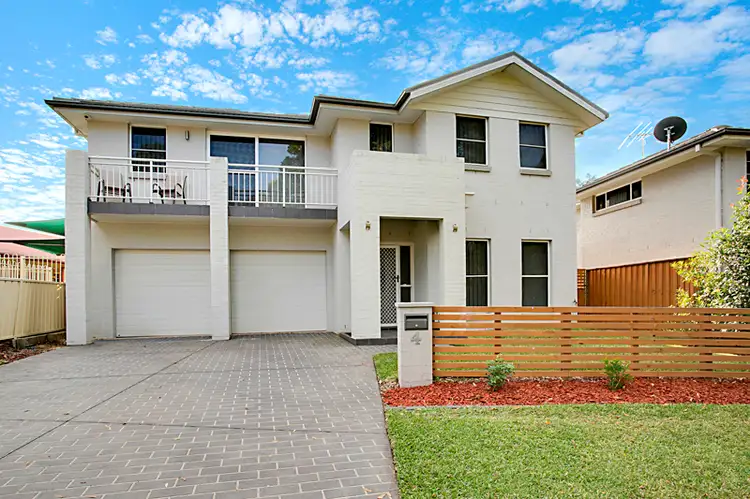 4 Stuart Road, West Hoxton NSW 2171