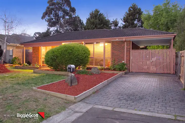 11 Dewpond Walk, Croydon South VIC 3136