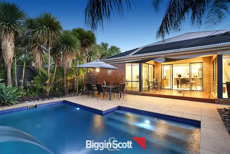 16 Mathoura Court, Berwick VIC 3806