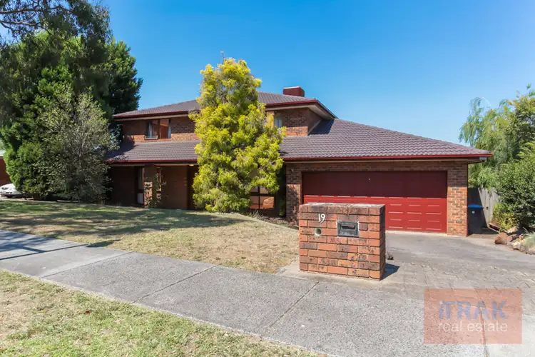 19 Gateshead Drive, Wantirna South VIC 3152