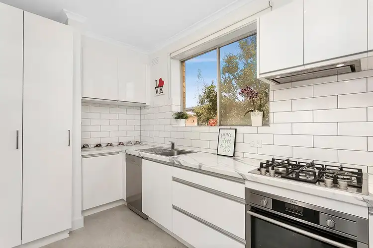 Main view of Homely apartment listing, 17/32 Ormond Road, Elwood VIC 3184