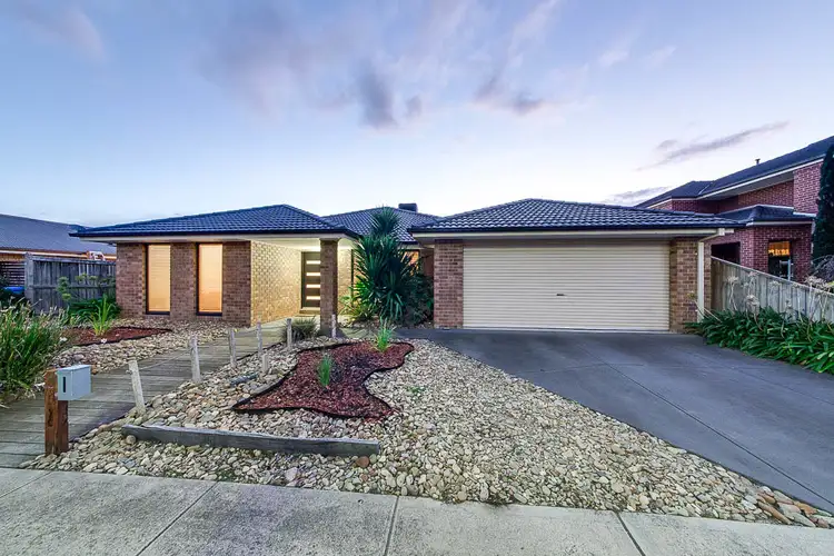 3 Greenfield Court, Cranbourne North VIC 3977