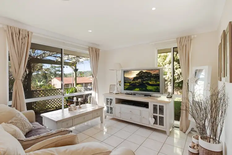 2 Howard Avenue, Green Point NSW 2251