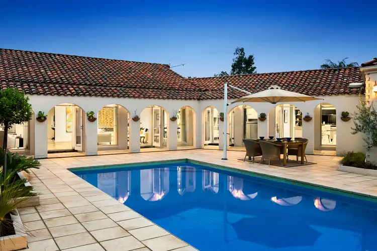 3 Crestmont Court, Toorak VIC 3142