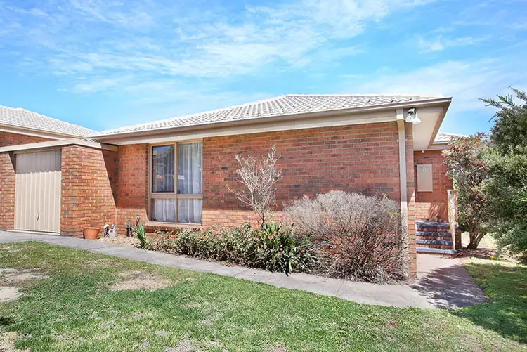 2/13 Endeavour Crescent, Endeavour Hills VIC 3802
