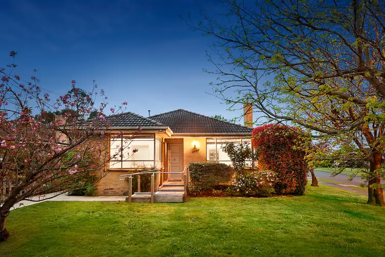 2 Thompson Street, Watsonia VIC 3087