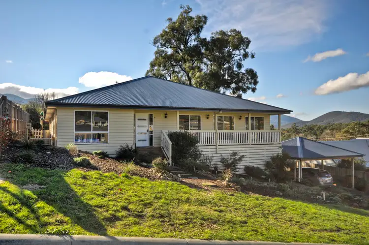 8 Yarraridge Crescent, Yarra Junction VIC 3797