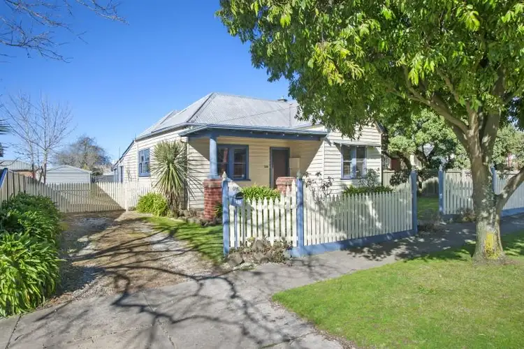 126 Burnbank Street, Lake Wendouree VIC 3350