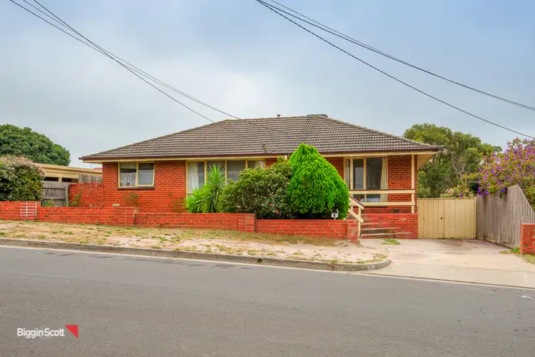 9 Sherwood Road, Cranbourne VIC 3977