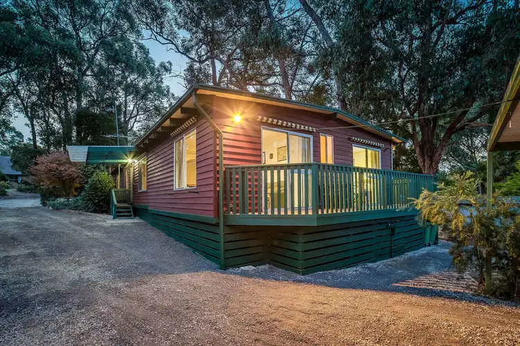 16 Buckmaster Drive, Mount Evelyn VIC 3796