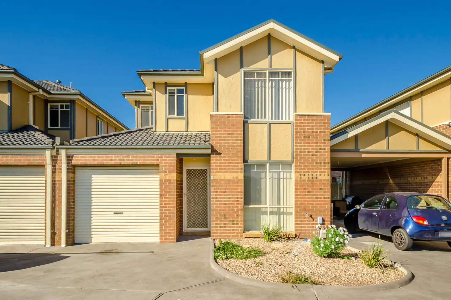 Main view of Homely townhouse listing, 5/28-36 Ozzimo Drive, Hillside VIC 3037