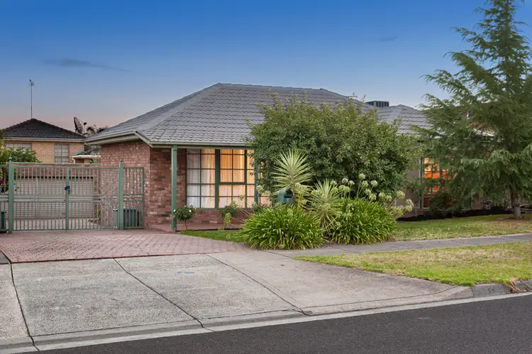 5 Manuka Court, Mill Park VIC 3082