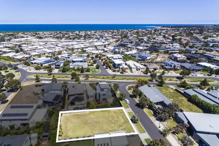 19 Longshore Street, Torquay VIC 3228