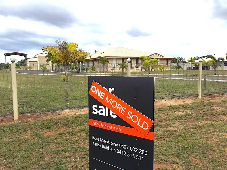 15 Robertson Road, Gracemere QLD 4702