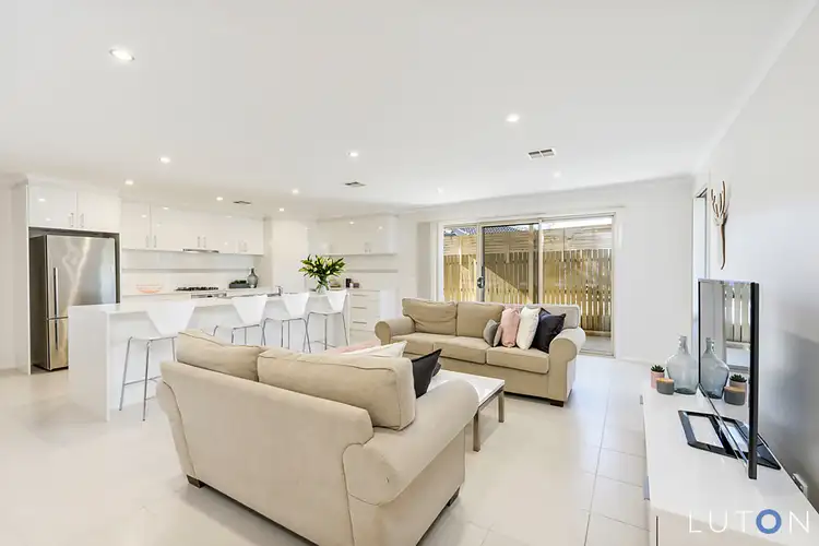 6 Joan Bradley Street, Franklin ACT 2913