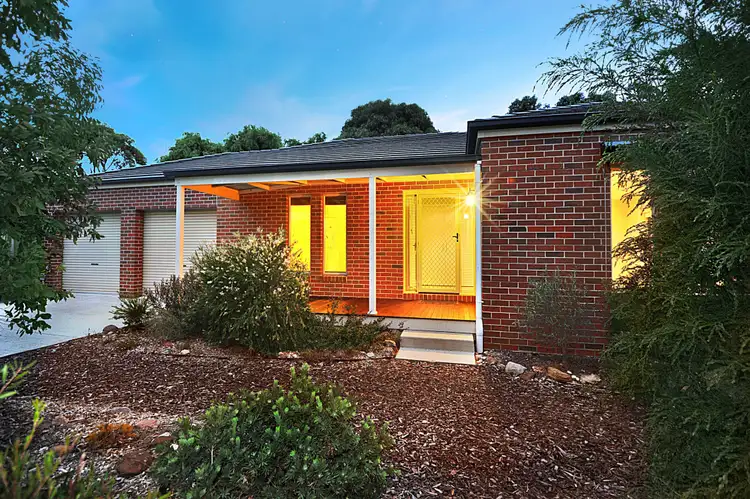 3 Brookside Drive, Mount Clear VIC 3350