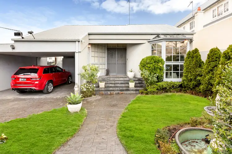 2 Mathoura Road, Toorak VIC 3142
