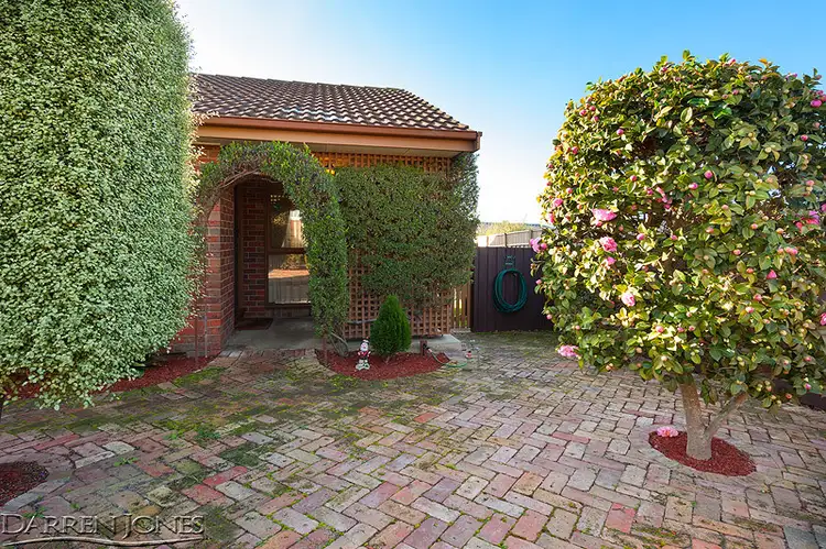 2/272 Grimshaw Street, Watsonia VIC 3087