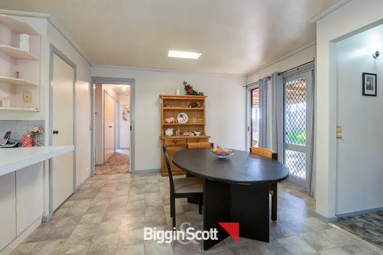 Fifth view of Homely house listing, 7 Carole Court, Cranbourne VIC 3977