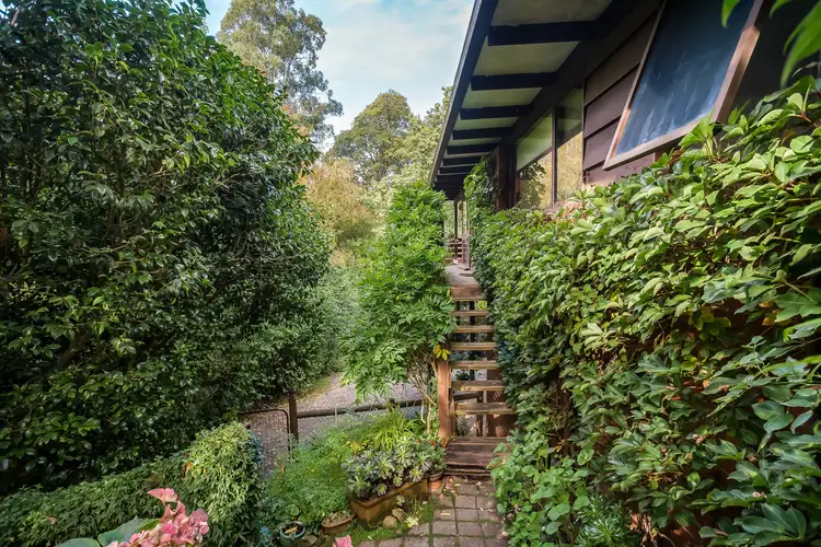 8 Beagley Street, Kallista VIC 3791