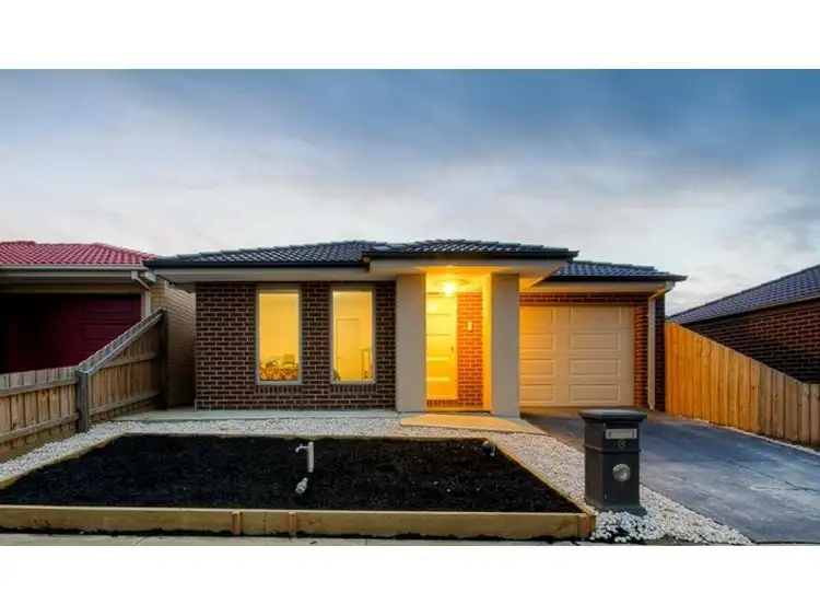 8 Maculata Drive, Cranbourne West VIC 3977