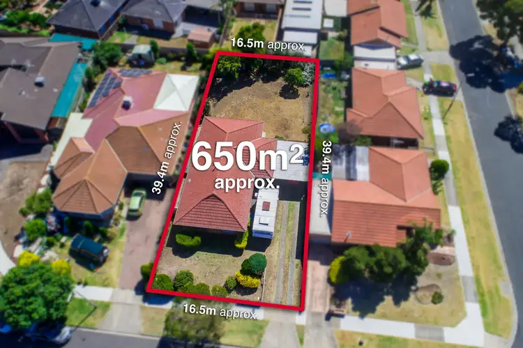 4 Blake Close, Delahey VIC 3037
