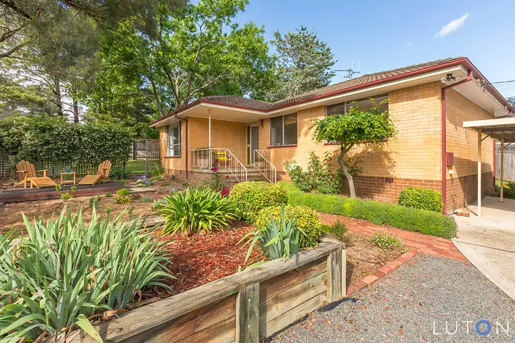 27 Armstrong Crescent, Holt ACT 2615