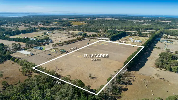8 Wonderland Avenue, Tuerong VIC 3915
