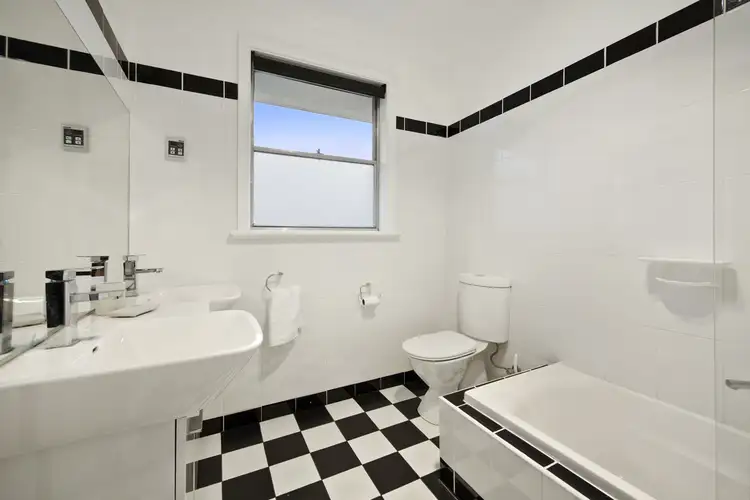 Sixth view of Homely townhouse listing, 1/119 Willow Bend, Bulleen VIC 3105