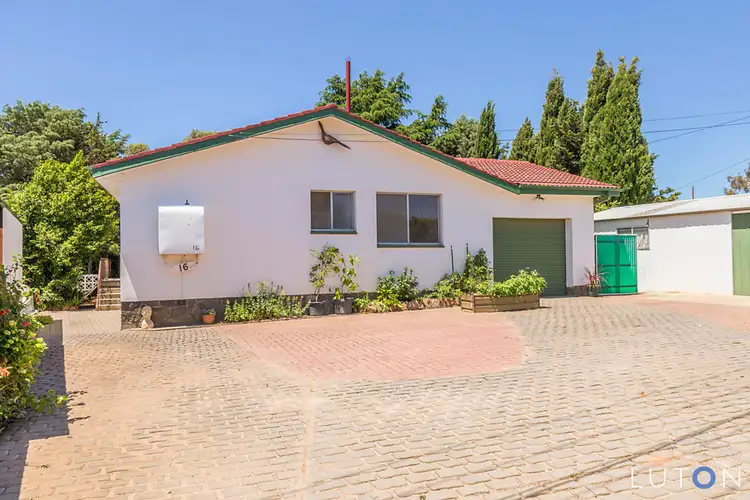 16 Broadbent Street, Scullin ACT 2614