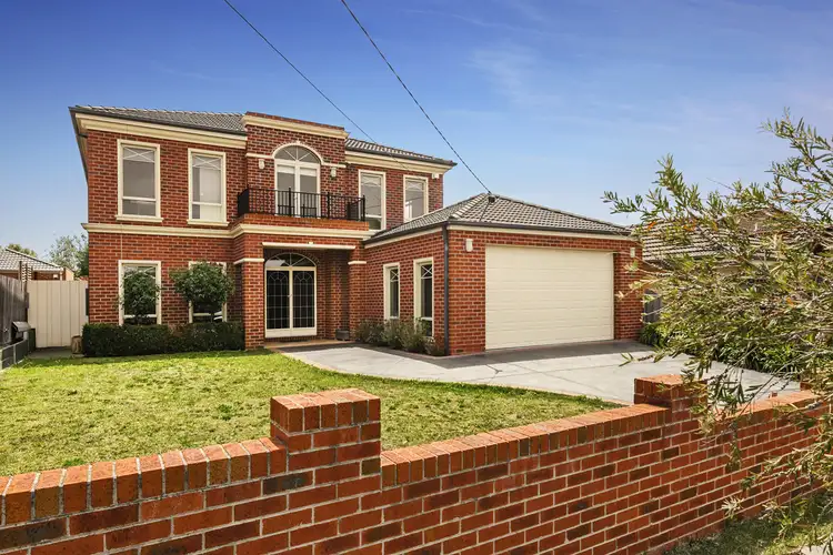 18 Highview Grove, Burwood East VIC 3151