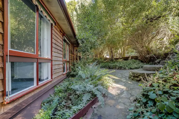 1 Woods Lane, Ferny Creek VIC 3786