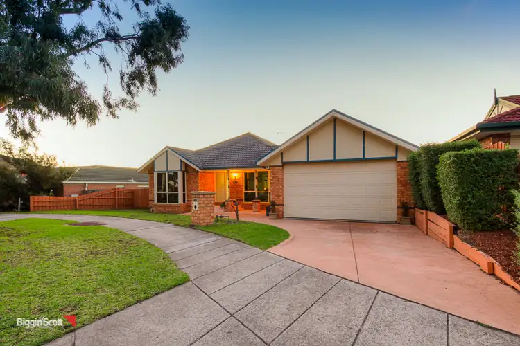 6 Henry Lawson Drive, Lynbrook VIC 3975