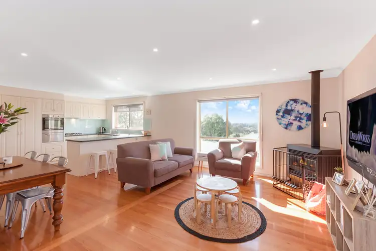 Second view of Homely house listing, 7 Lorikeet Crescent, Whittlesea VIC 3757