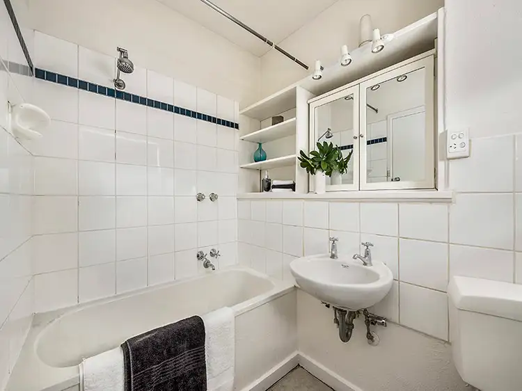 Fourth view of Homely apartment listing, 2/6-8 Glen Eira Road, Ripponlea VIC 3185